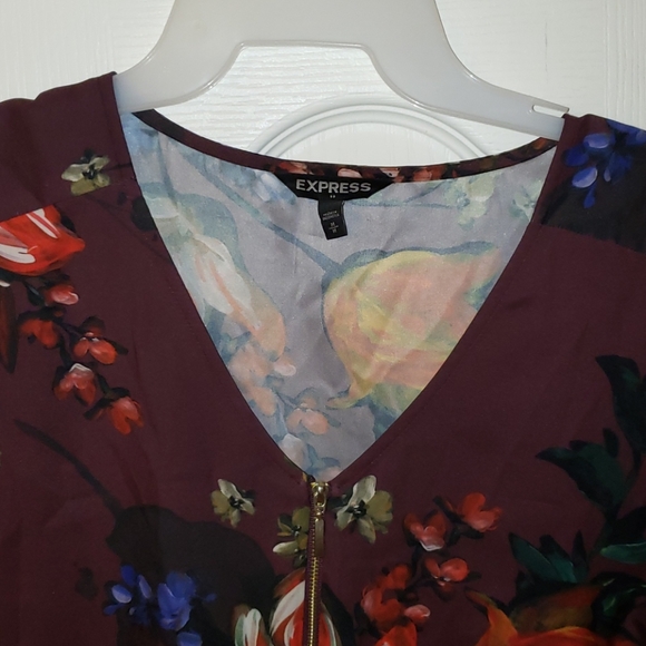 Express short sleeve blouse - Picture 2 of 5
